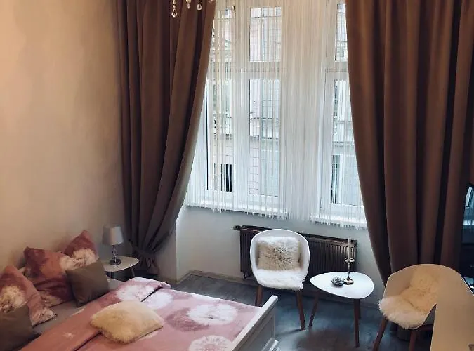Tomas Apartments Gold