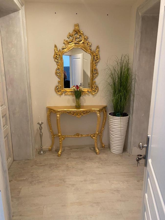 Tomas Gold Apartment *